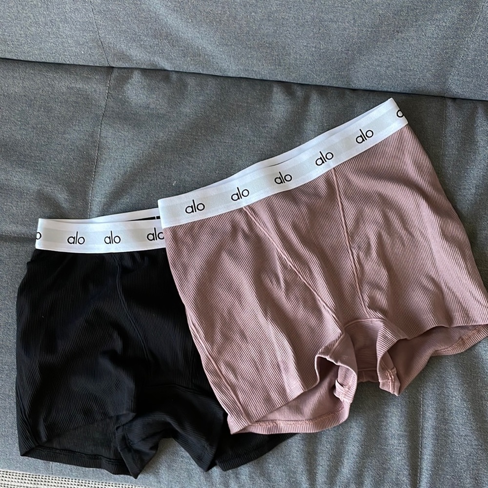 Alo Yoga Icon Ribbed Boyshort bundle